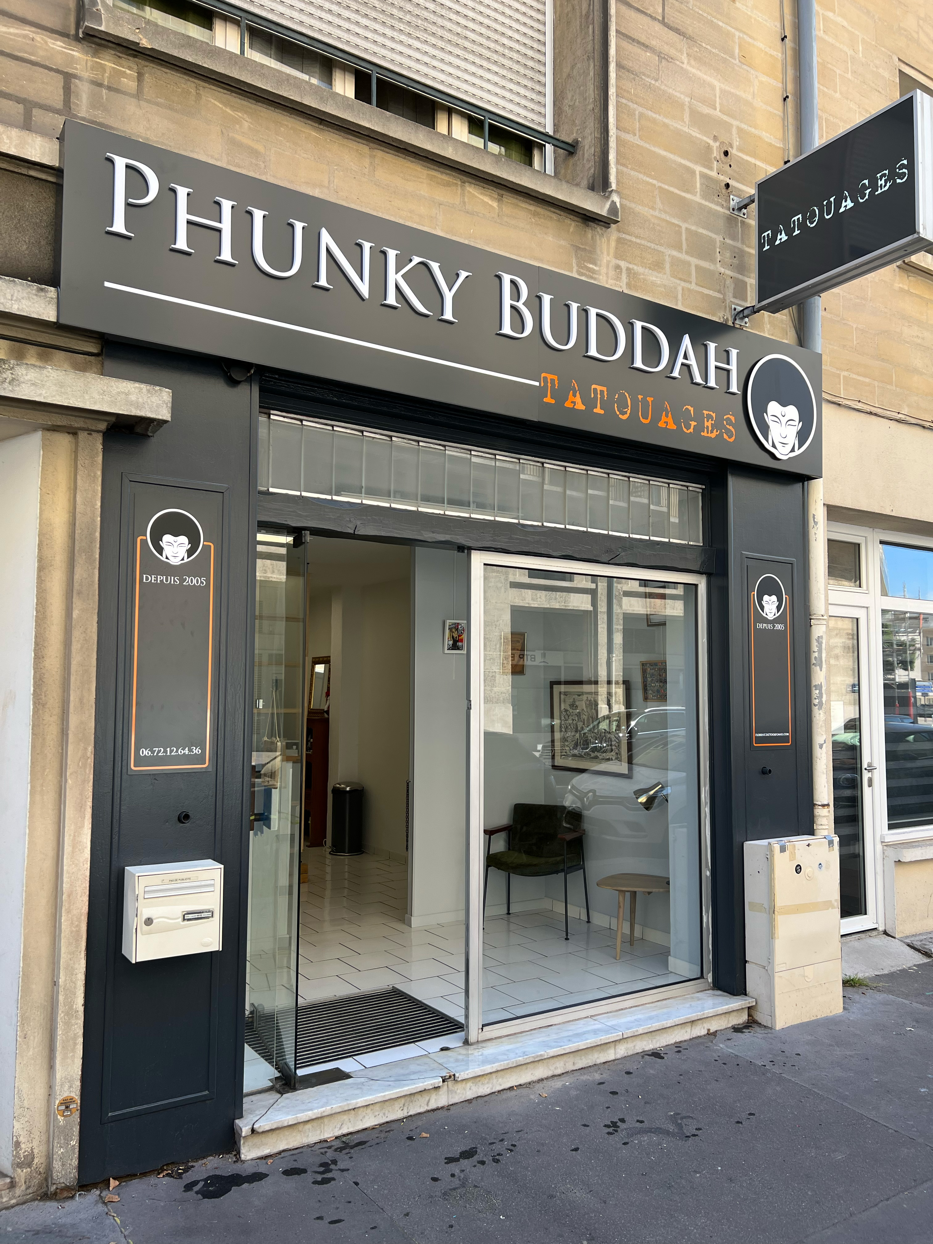 Devanture du studio Phunky Buddah Tatouages à Caen